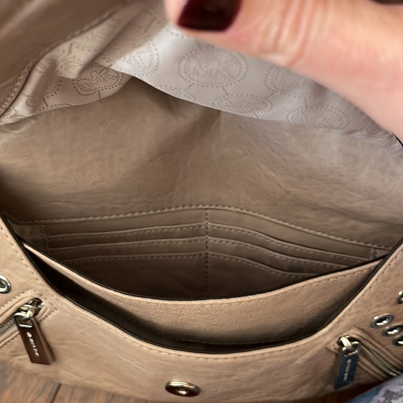 Like New Michael Kors Leather Satchel. $498 retail - Picture 12 of 15